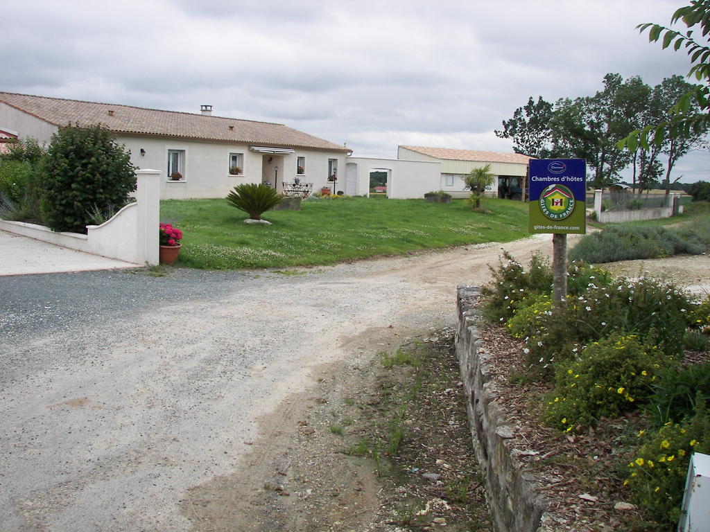 Chambre D'Hotes Les Ormeaux Saint-Georges-des-Coteaux Exterior photo