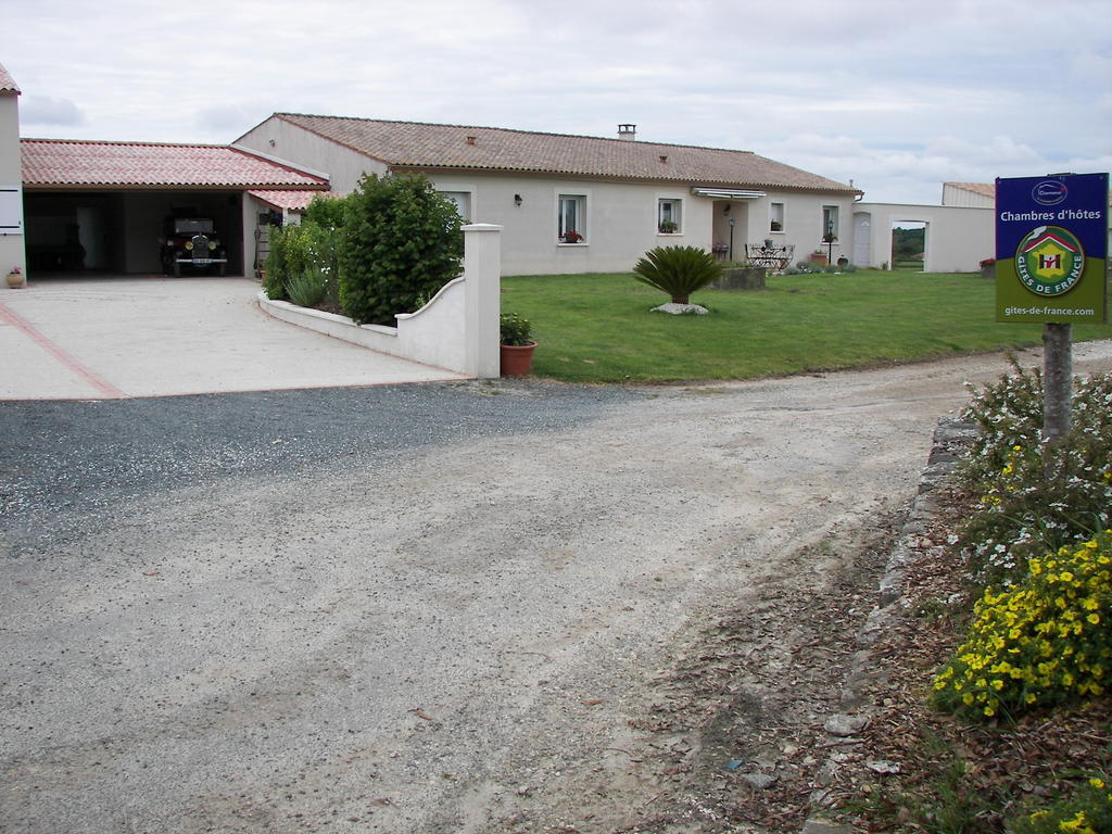 Chambre D'Hotes Les Ormeaux Saint-Georges-des-Coteaux Exterior photo